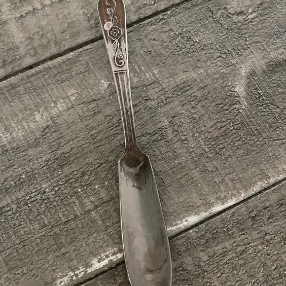 queen anne Accents Vintage Butter Spreader Made In England Silver
